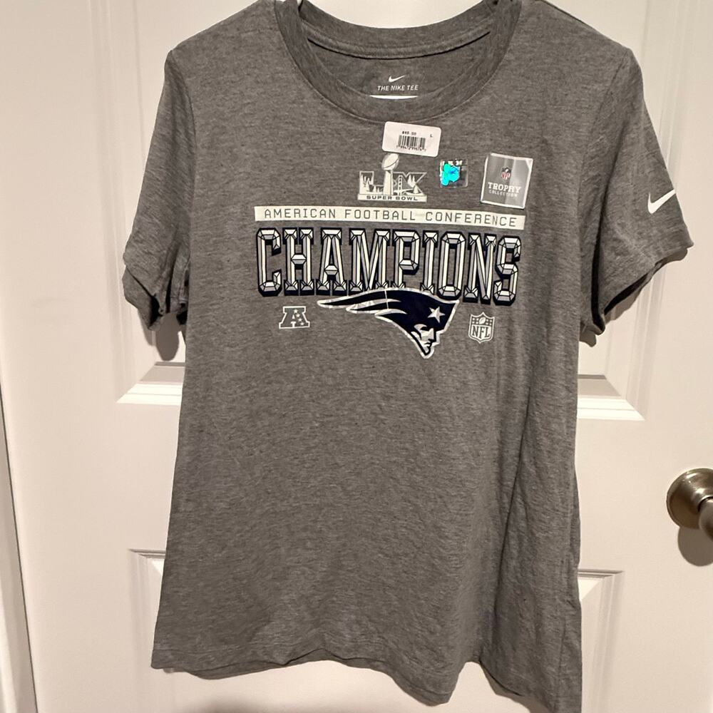Nike New England Patriots Women’s Large AFC Champions Trophy Collection Tee NWT